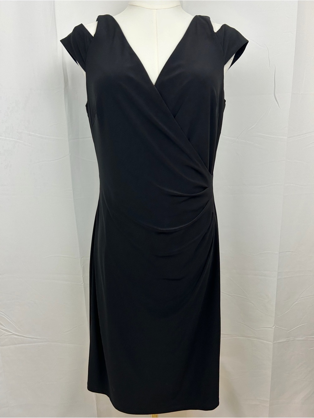 *NEW* Lauren Ralph Lauren V-Neck Sleeveless Black Dress Size 8